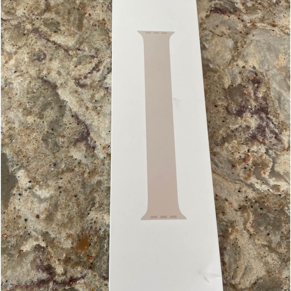 Apple Watch infinity band “solo loop” color starlight  size 4